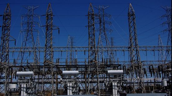 Reporting Carbon Emissions on Open-Source Model Cards